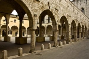 Chiostro-San-Francesco-guidaturisticaascolipiceno.it_-780x519